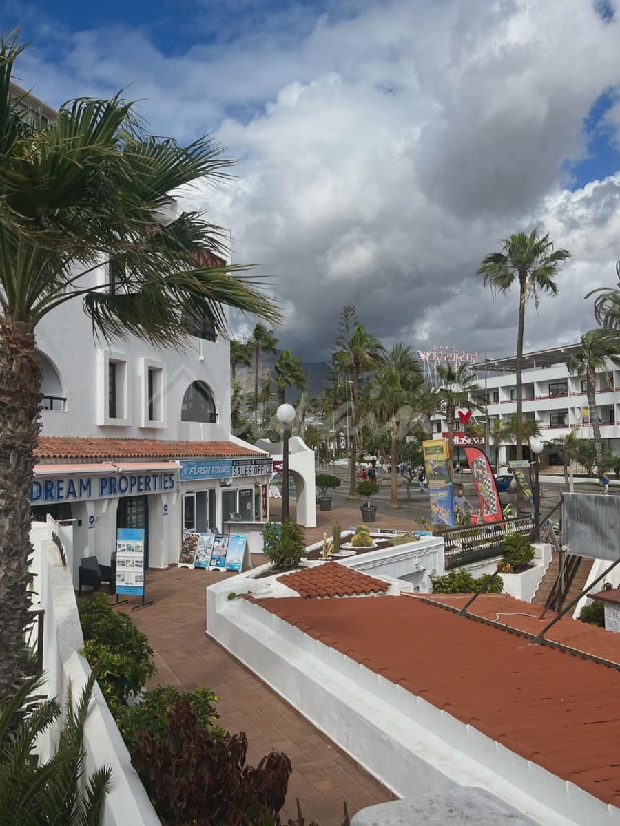 1 bedroom Apartment for sale in Playa de las Americas with pool - € 475,000 (Ref: 9279592)