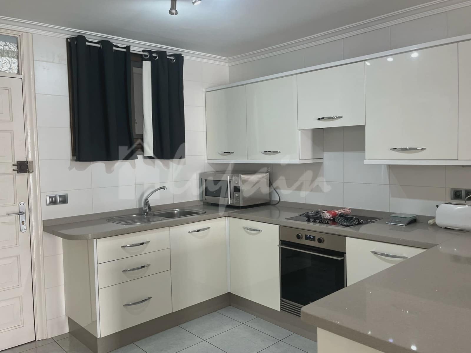 1 bedroom Apartment for sale in Playa de las Americas with pool - € 475,000 (Ref: 9279592)