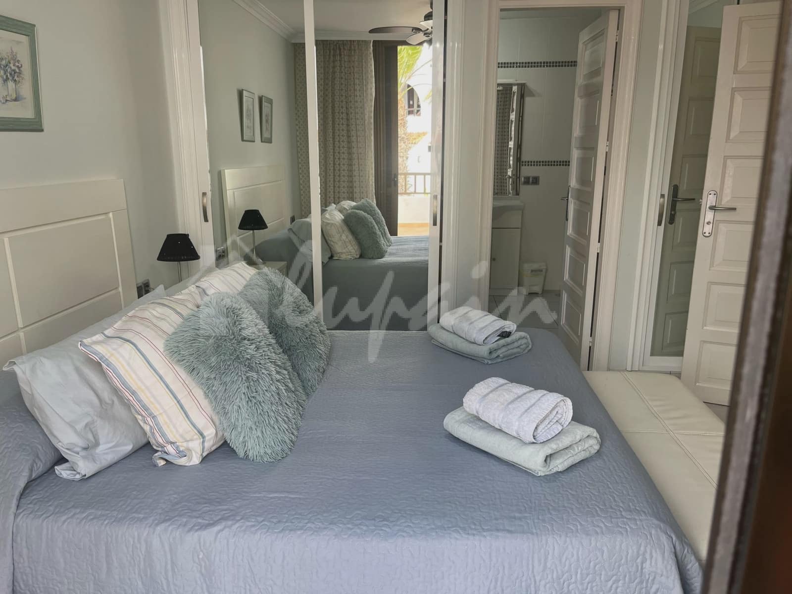 1 bedroom Apartment for sale in Playa de las Americas with pool - € 475,000 (Ref: 9279592)