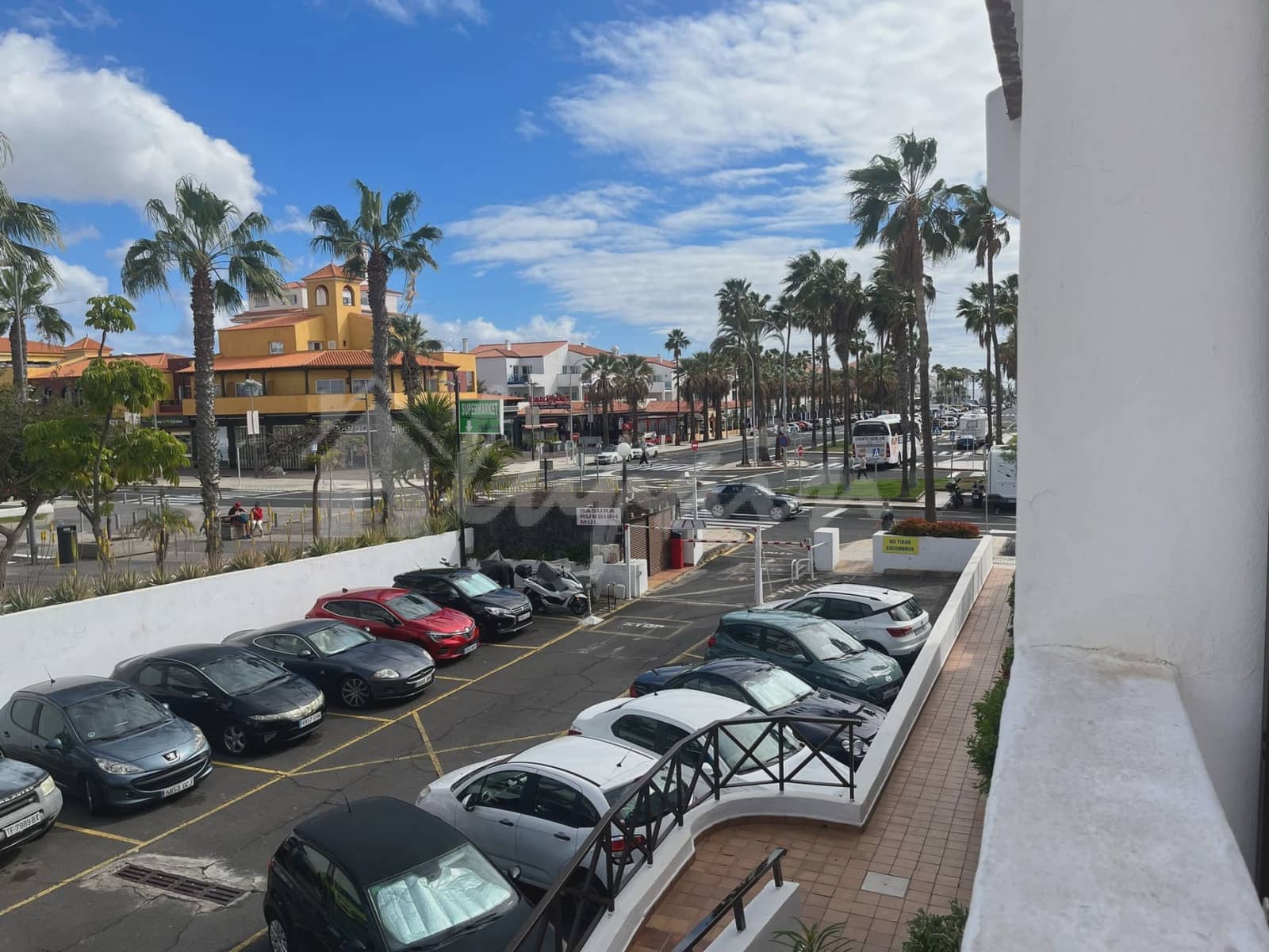 1 bedroom Apartment for sale in Playa de las Americas with pool - € 475,000 (Ref: 9279592)