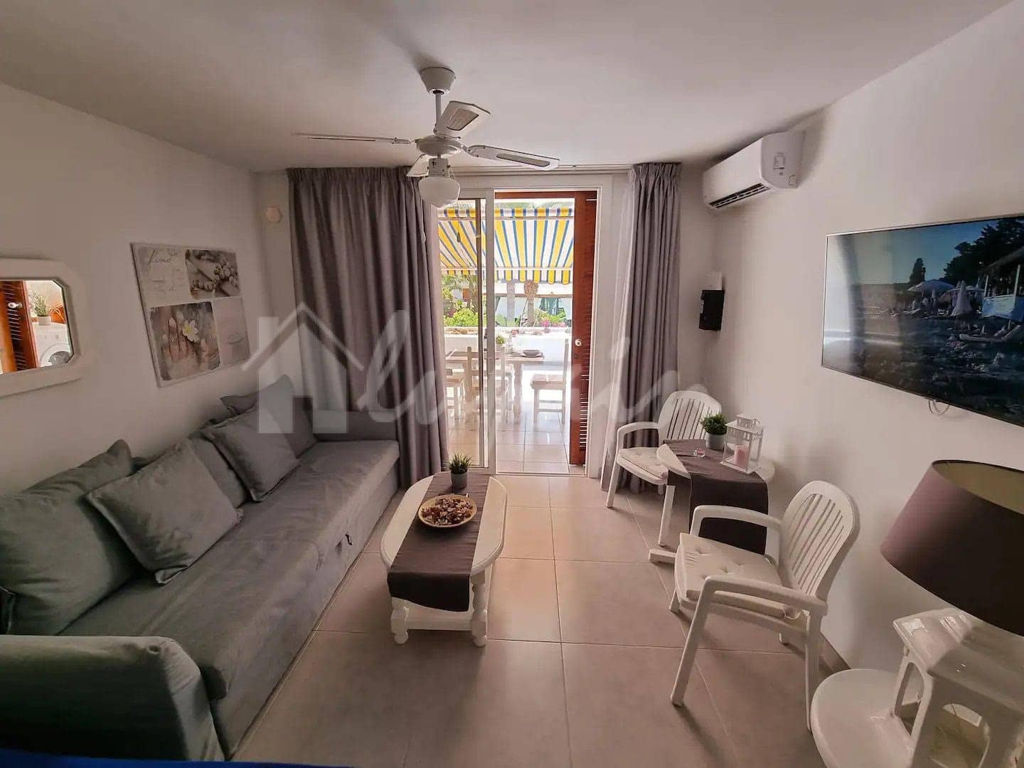 Studio na sprzedaż w Playa de las Americas z basenem - 389 000 € (Ref: 9289461)