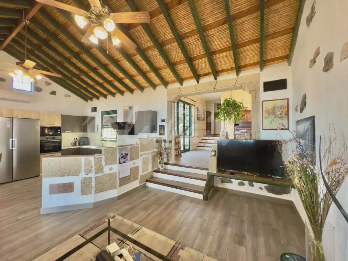 3 bedroom Villa for sale in Vera de Erques - € 940,000 (Ref: 9296316)