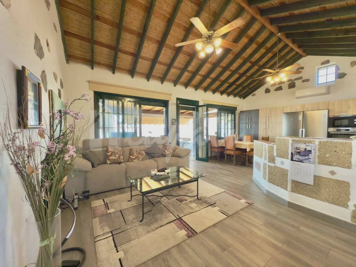 3 bedroom Villa for sale in Vera de Erques - € 940,000 (Ref: 9296316)