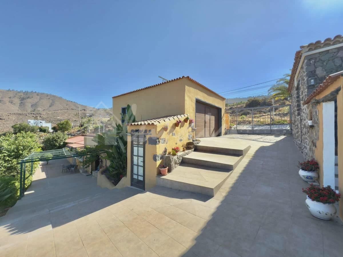 3 bedroom Villa for sale in Vera de Erques - € 940,000 (Ref: 9296316)