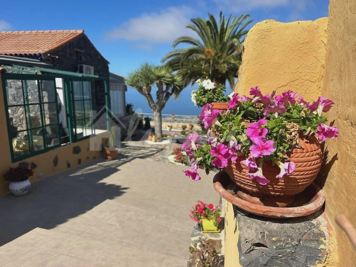 3 bedroom Villa for sale in Vera de Erques - € 940,000 (Ref: 9296316)