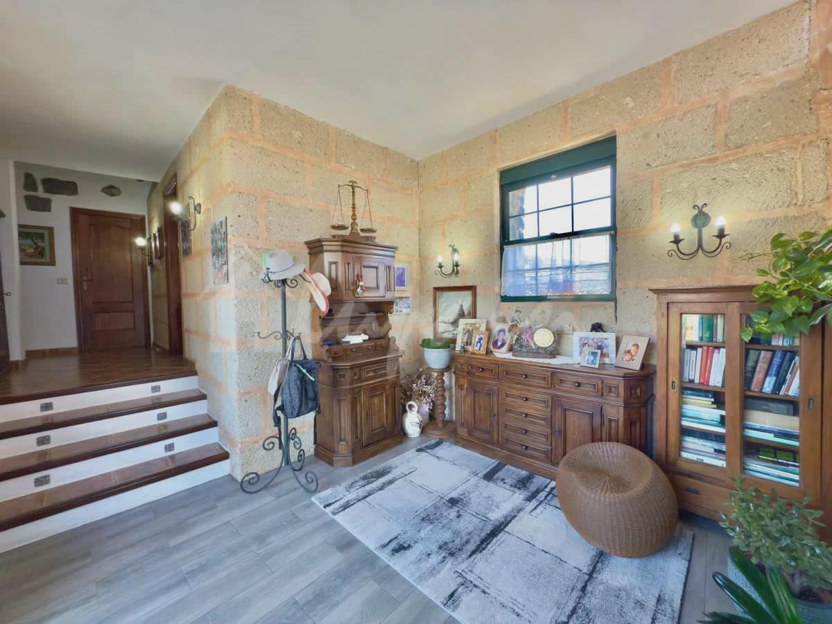 3 bedroom Villa for sale in Vera de Erques - € 940,000 (Ref: 9296316)