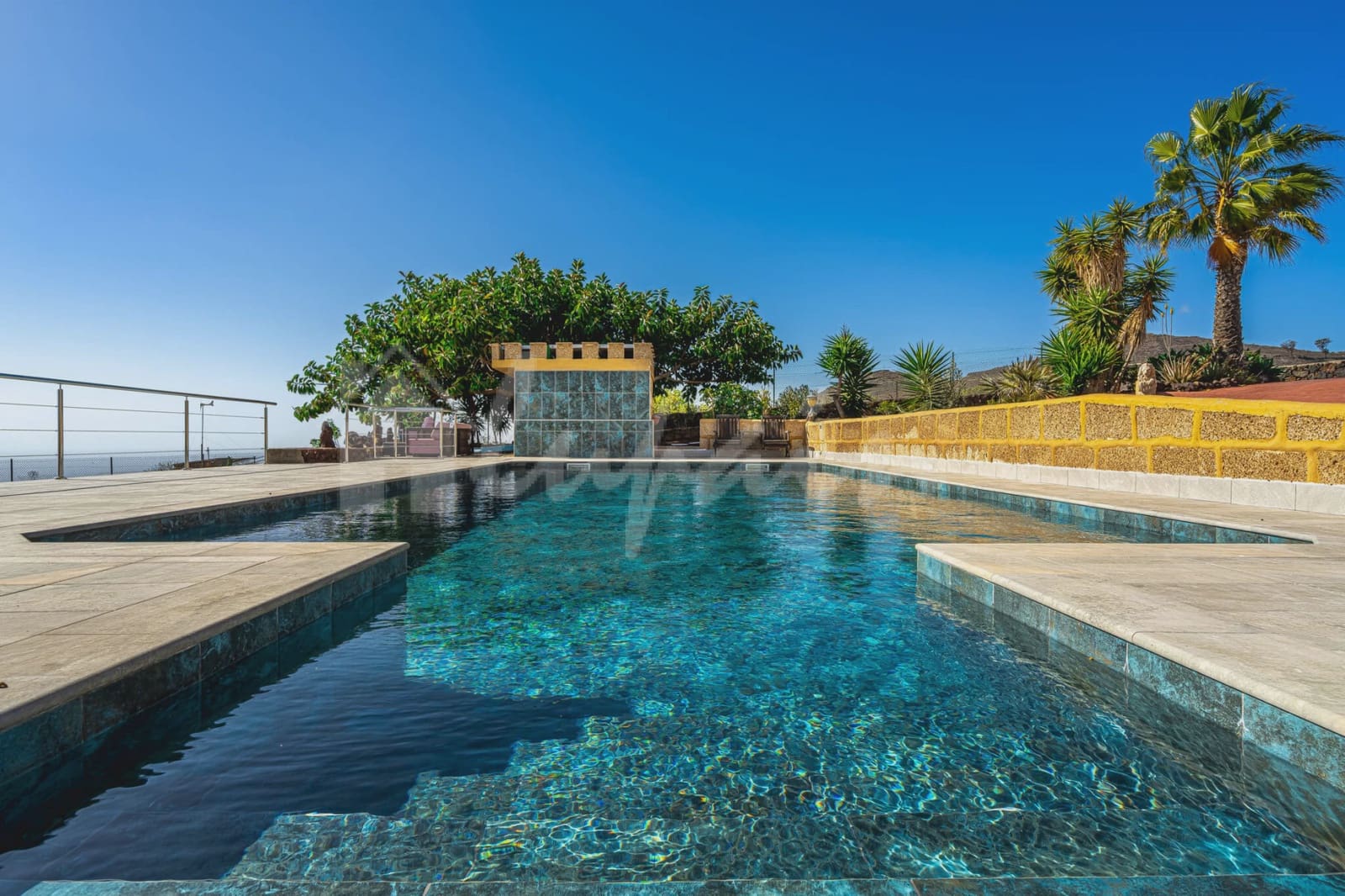 5 bedroom Villa for sale in San Miguel de Abona with pool - € 1,800,000 (Ref: 9296317)