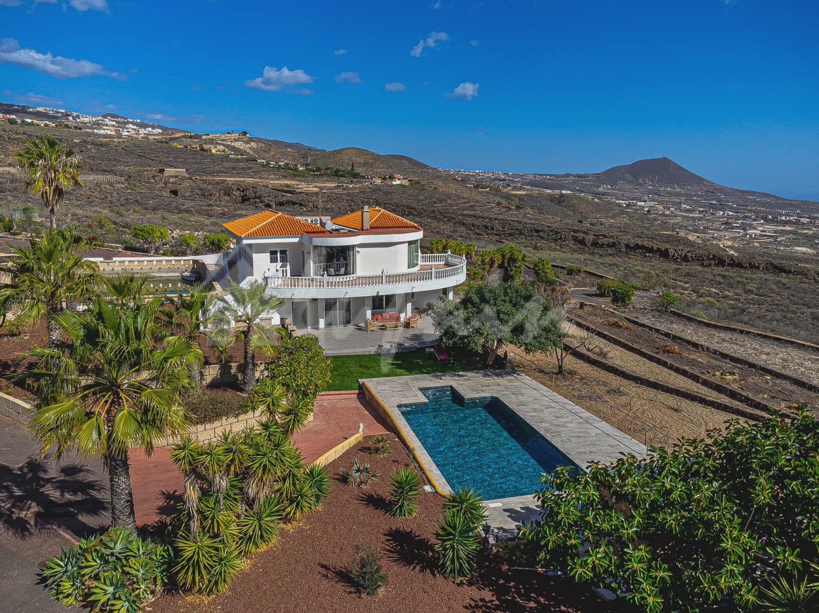 5 bedroom Villa for sale in San Miguel de Abona with pool - € 1,800,000 (Ref: 9296317)