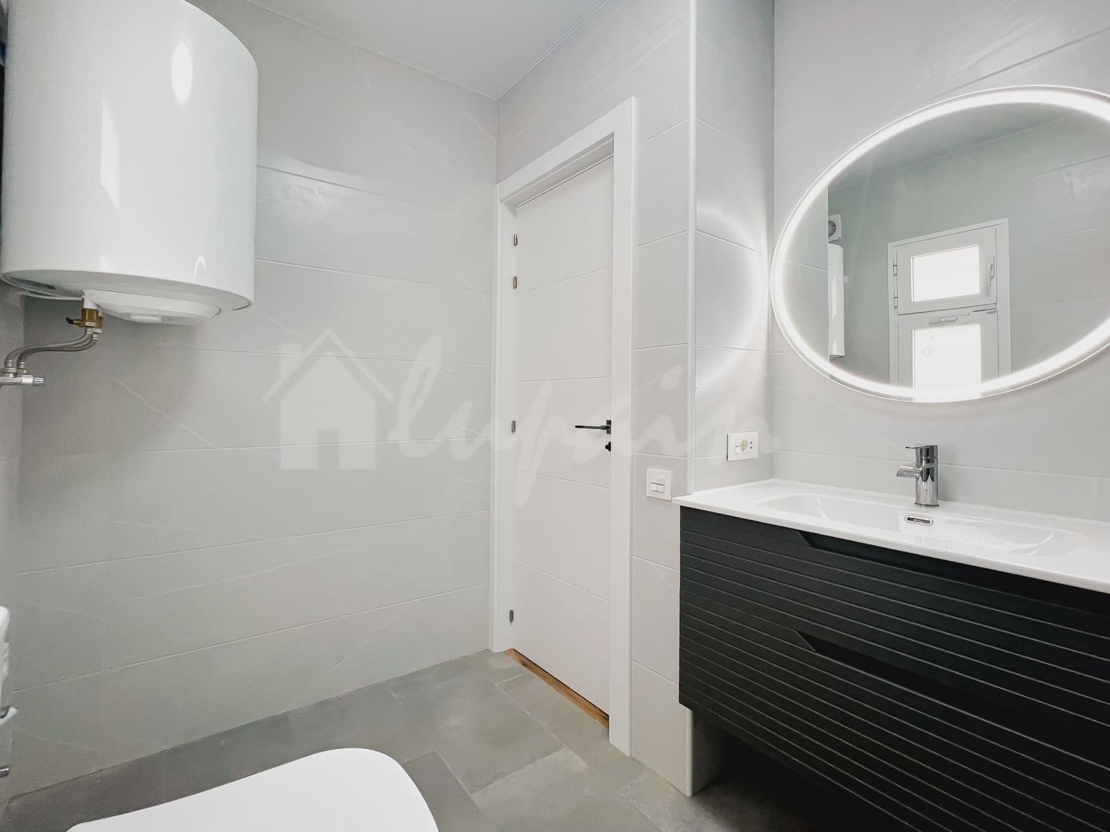 1 bedroom Apartment for sale in Los Cristianos with pool - € 269,000 (Ref: 9330058)