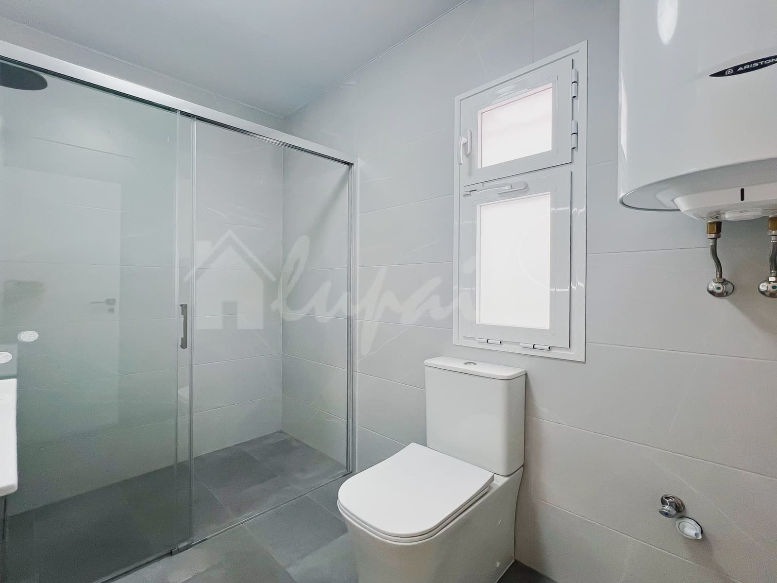 1 bedroom Apartment for sale in Los Cristianos with pool - € 269,000 (Ref: 9330058)