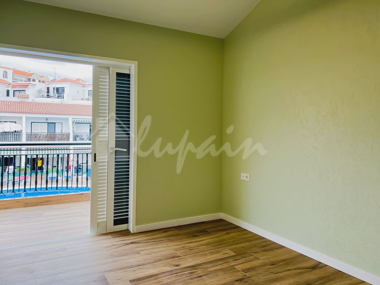 1 bedroom Apartment for sale in Los Cristianos with pool - € 269,000 (Ref: 9330058)