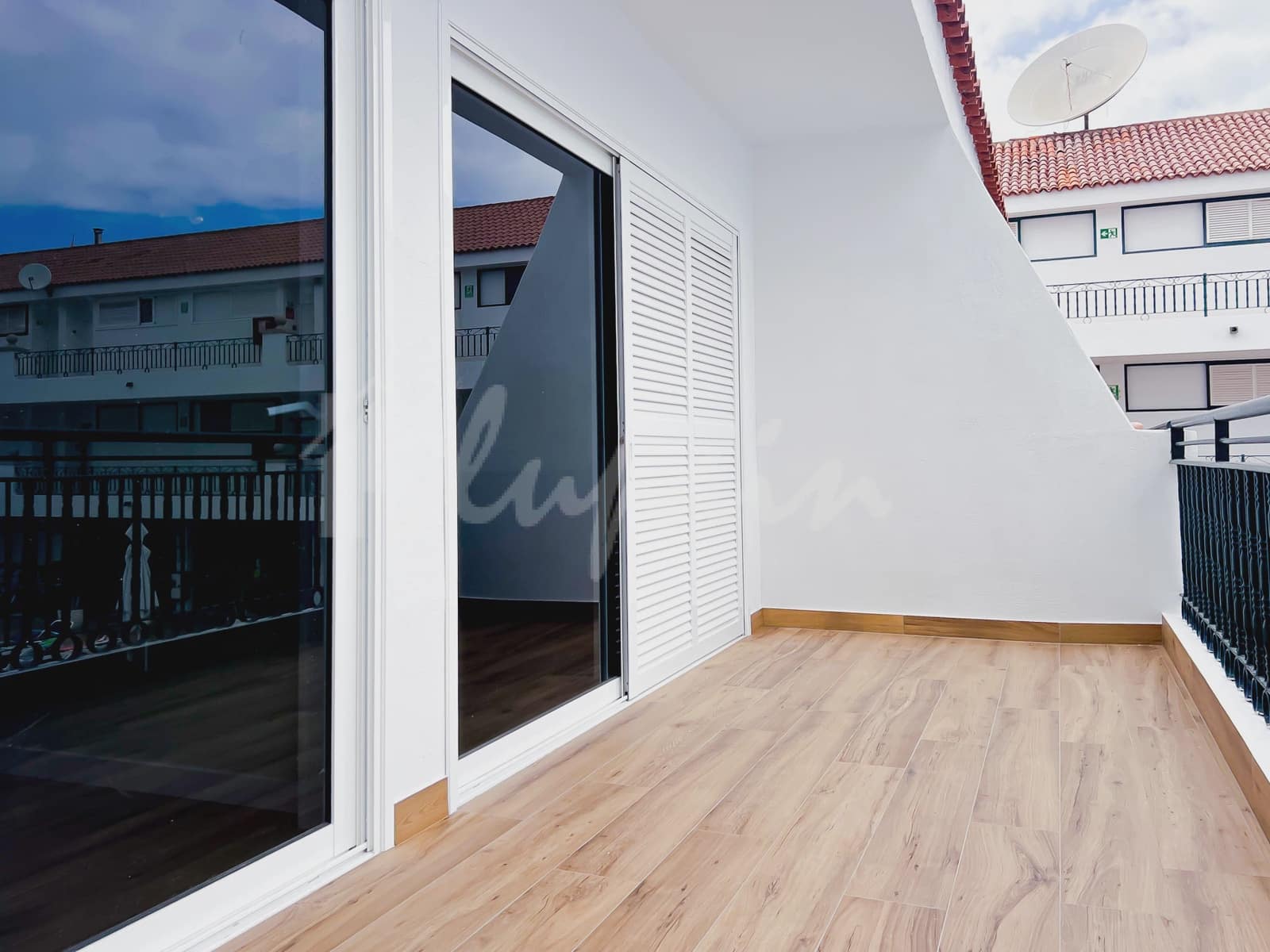 1 bedroom Apartment for sale in Los Cristianos with pool - € 269,000 (Ref: 9330058)