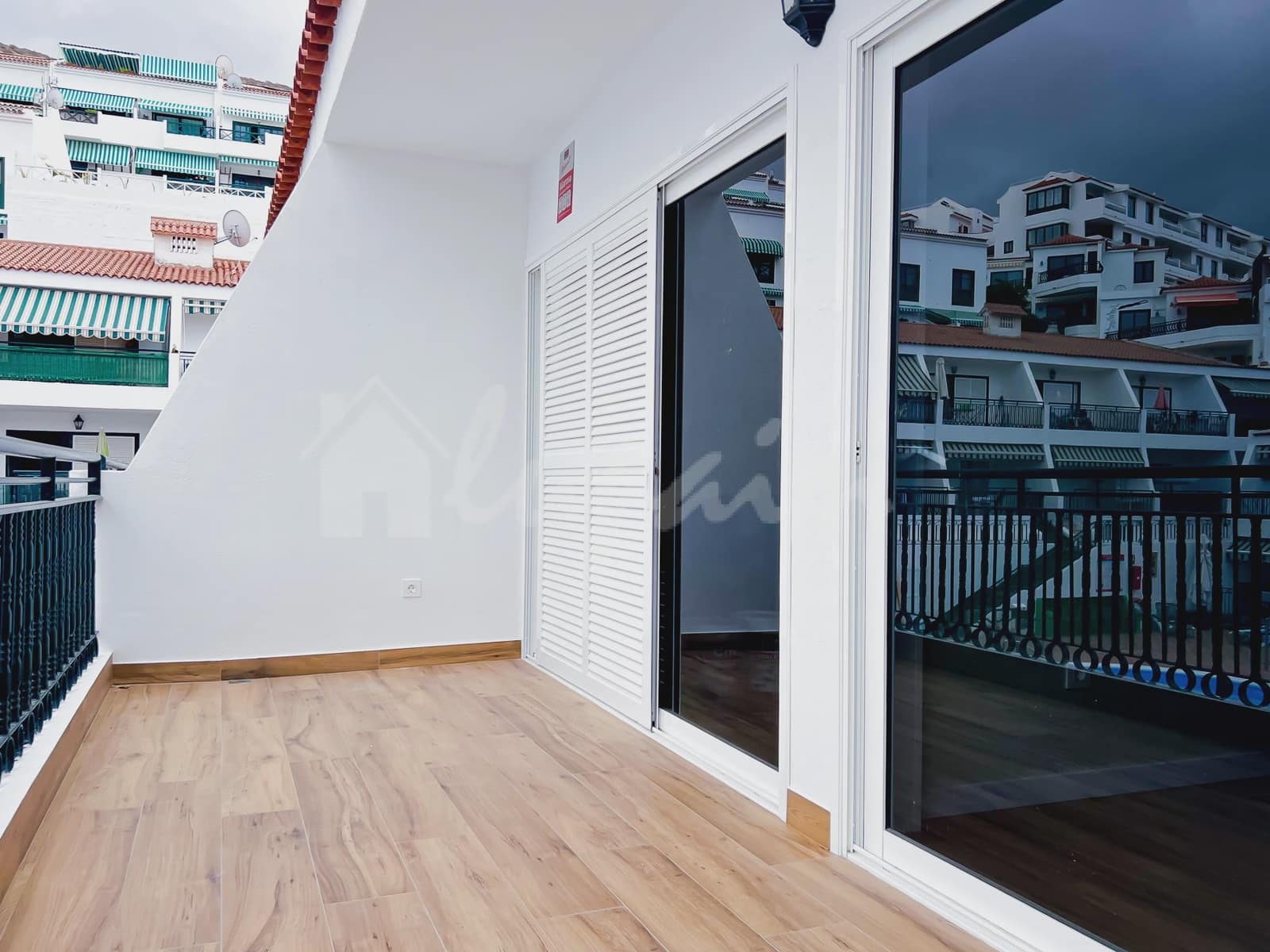 1 bedroom Apartment for sale in Los Cristianos with pool - € 269,000 (Ref: 9330058)