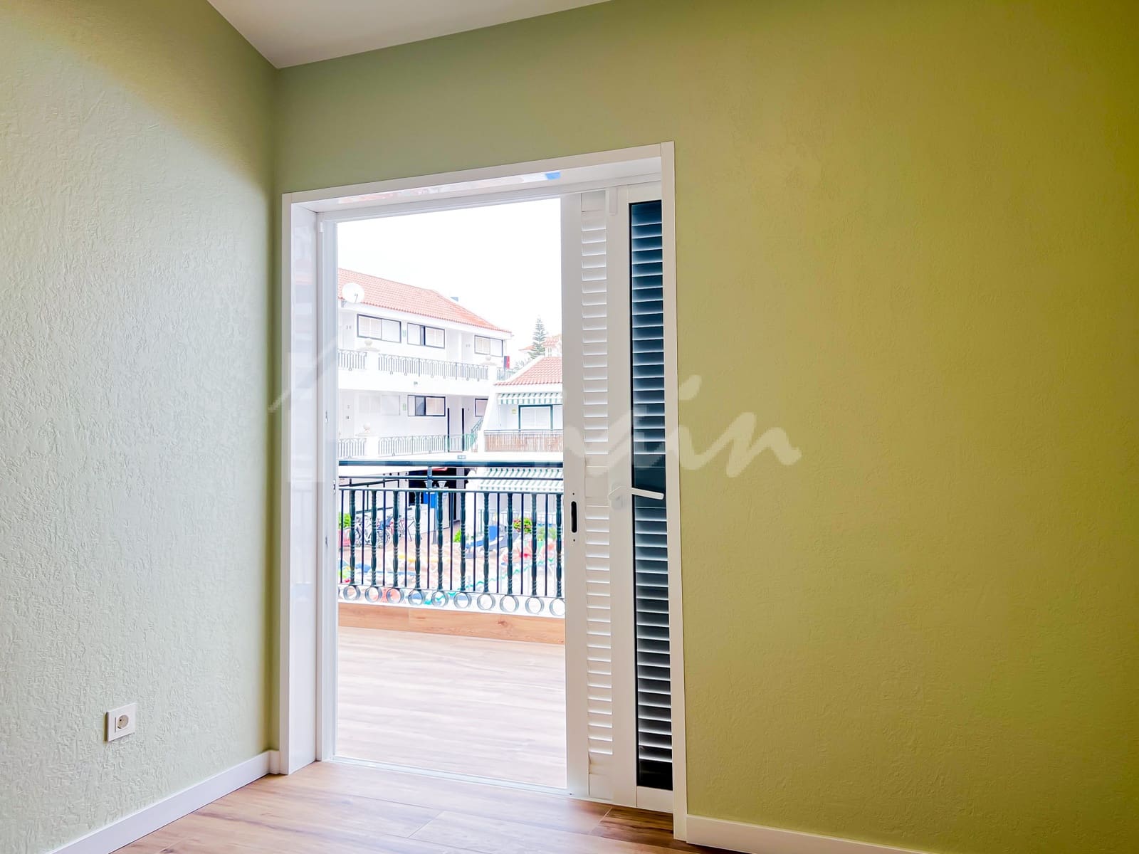 1 soverom Leilighet til salgs i Los Cristianos med svømmebasseng - € 269 000 (Ref: 9330058)