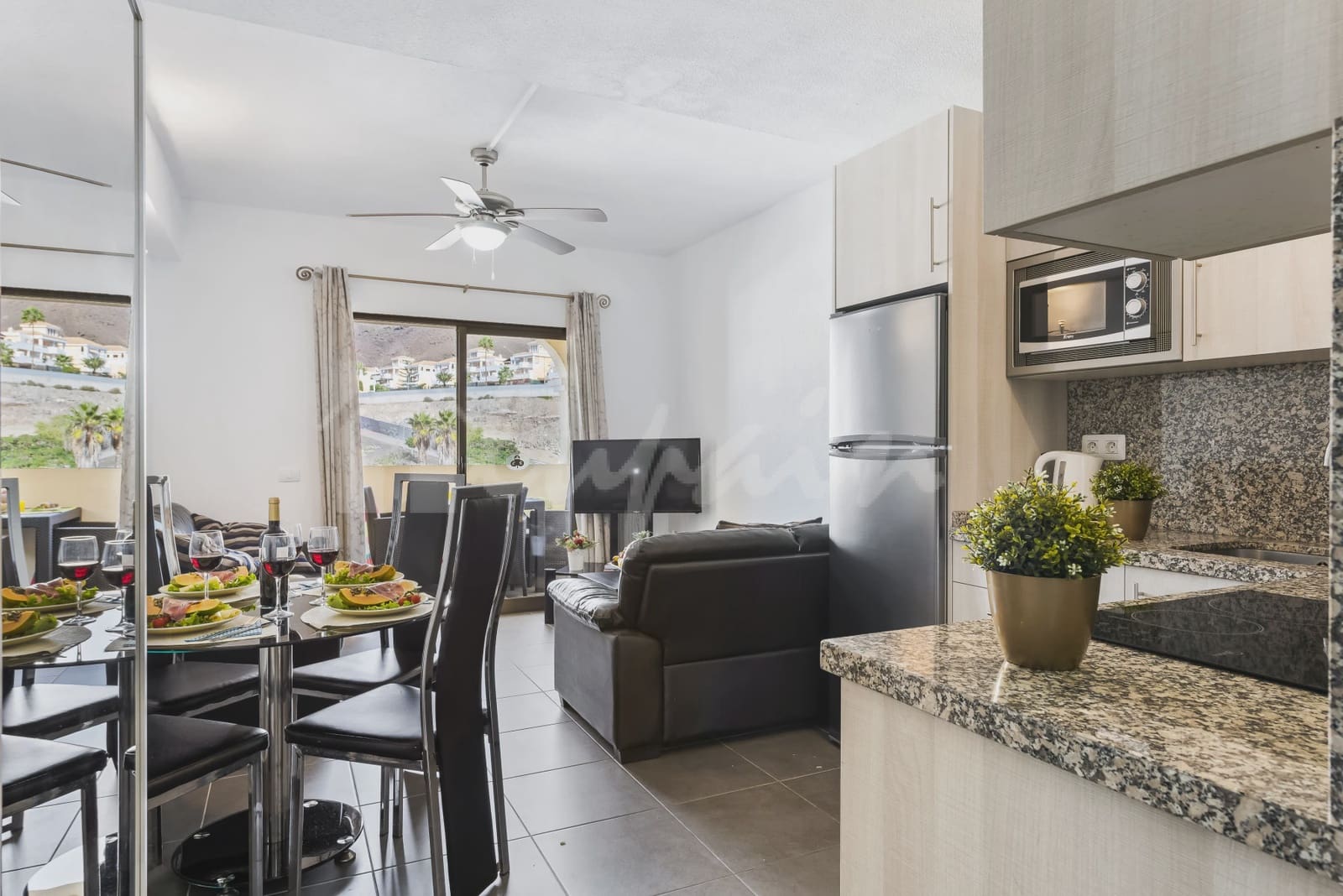 2 soveværelse Lejlighed til salg i Los Cristianos med swimmingpool - € 367.000 (Ref: 9330060)