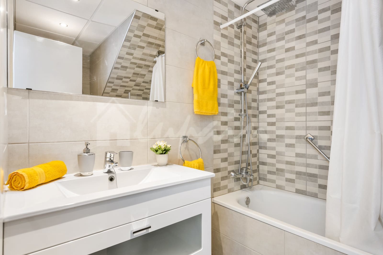 2 soverom Leilighet til salgs i Los Cristianos med svømmebasseng - € 367 000 (Ref: 9330060)