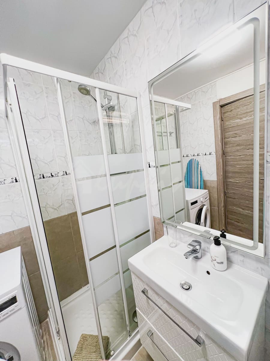 Apartment for sale in Playa de las Americas with pool - € 240,000 (Ref: 9330062)