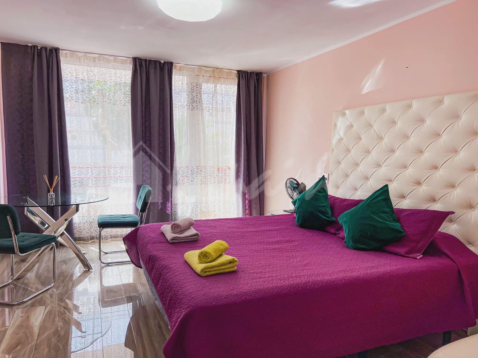 Apartment for sale in Playa de las Americas with pool - € 240,000 (Ref: 9330062)