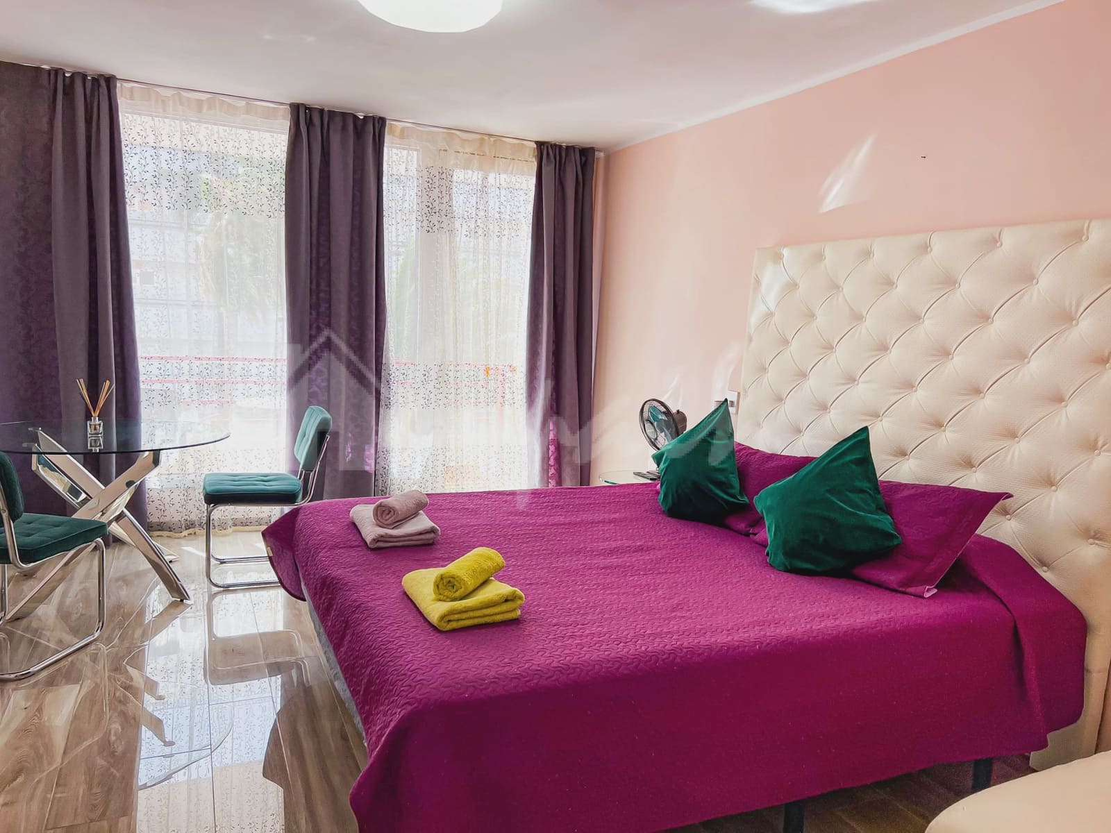 Apartment for sale in Playa de las Americas with pool - € 240,000 (Ref: 9330062)