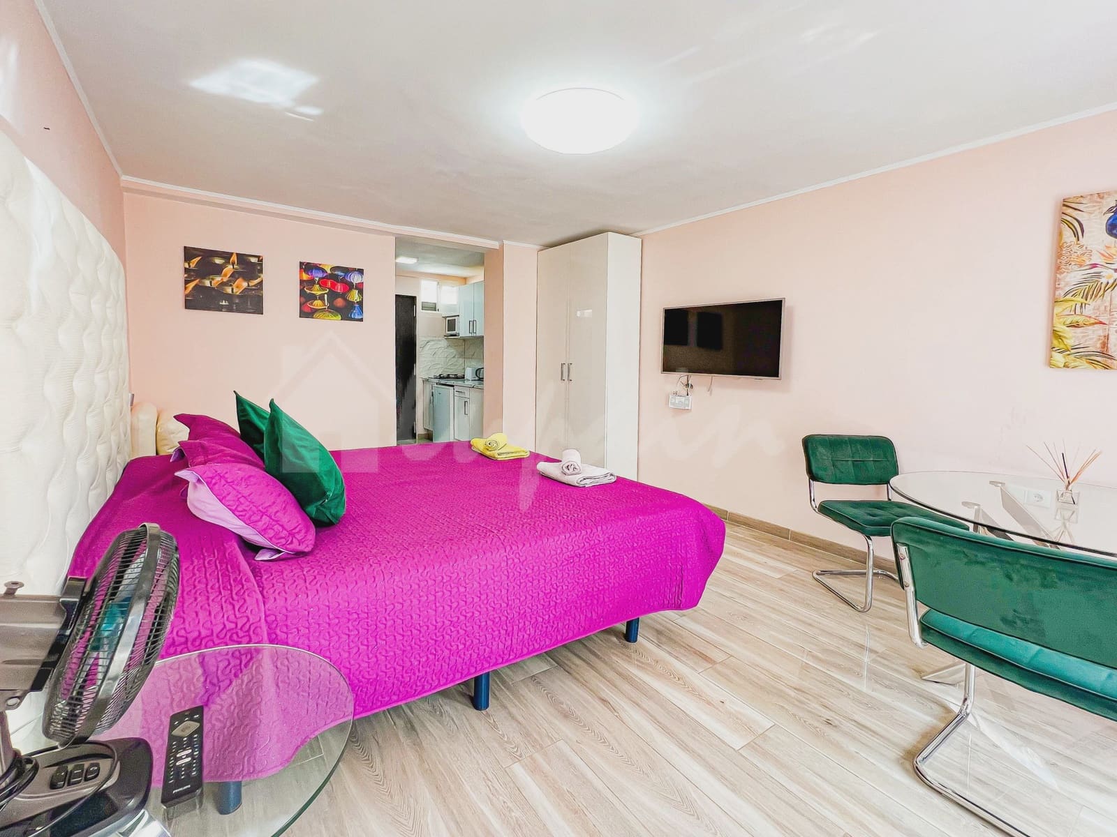 Apartment for sale in Playa de las Americas with pool - € 240,000 (Ref: 9330062)