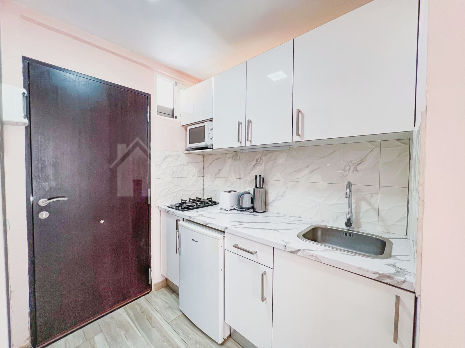 Apartment for sale in Playa de las Americas with pool - € 240,000 (Ref: 9330062)