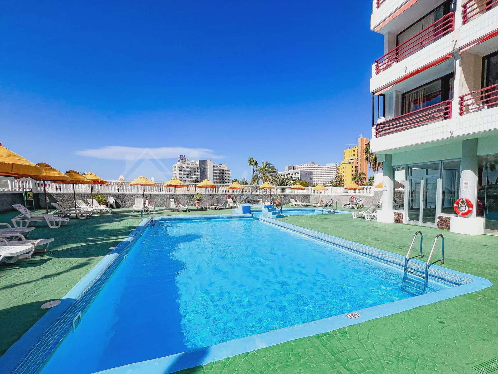 Apartment for sale in Playa de las Americas with pool - € 240,000 (Ref: 9330062)