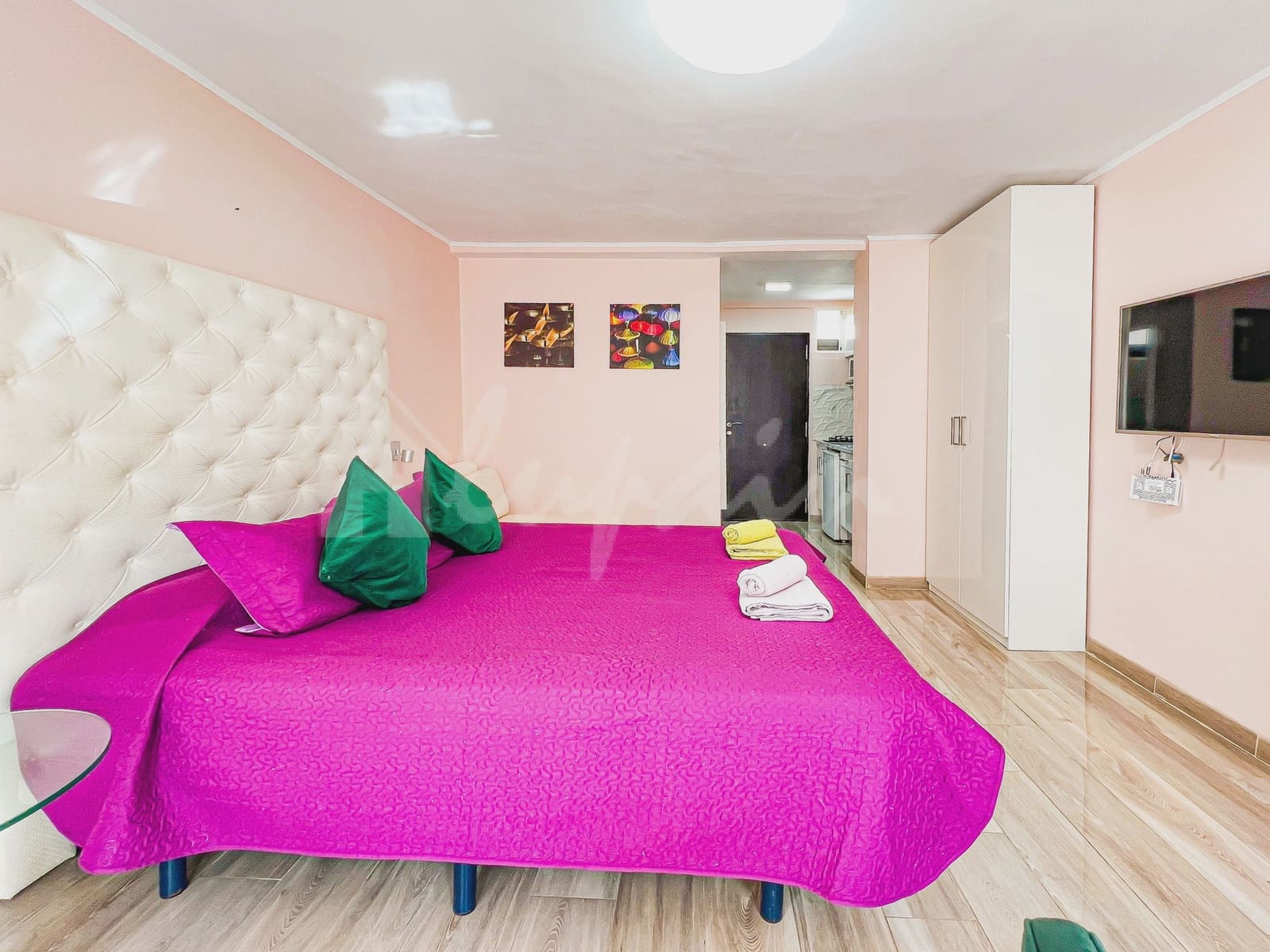 Apartment for sale in Playa de las Americas with pool - € 240,000 (Ref: 9330062)