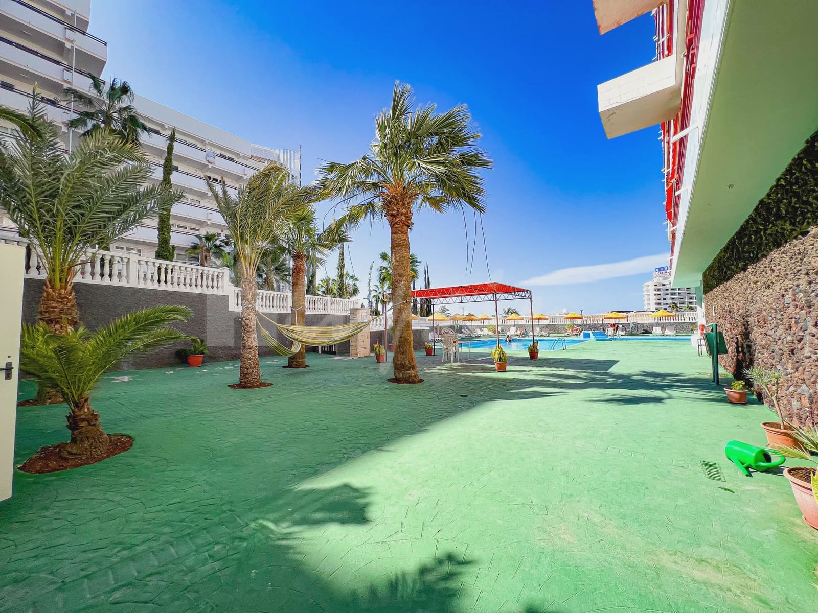 Apartment for sale in Playa de las Americas with pool - € 240,000 (Ref: 9330062)