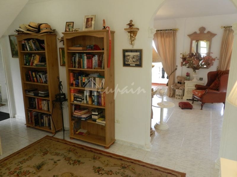 3 bedroom Villa for sale in Guia de Isora with pool garage - € 1,850,000 (Ref: 9330063)