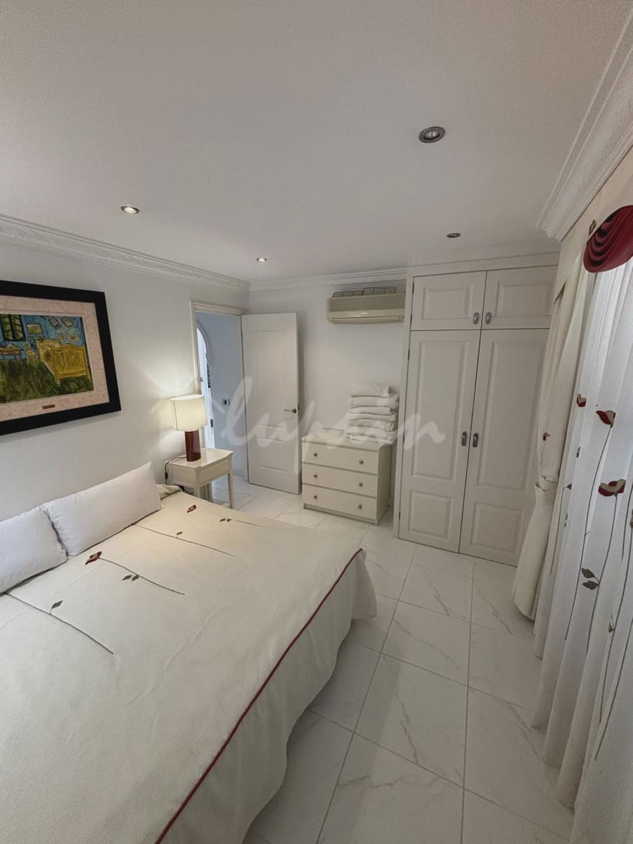 3 Zimmer Apartment zu verkaufen in Playa de las Americas mit Pool - 1.300.000 € (Ref: 9337116)