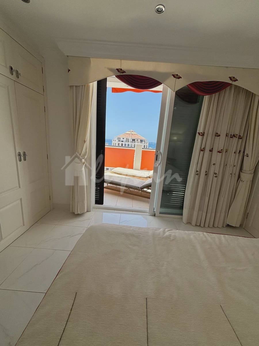 3 Zimmer Apartment zu verkaufen in Playa de las Americas mit Pool - 1.300.000 € (Ref: 9337116)