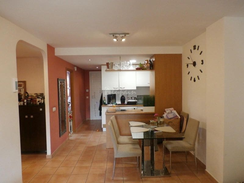 2 slaapkamer Appartement te koop in Playa Paraiso met zwembad - € 299.000 (Ref: 9337119)