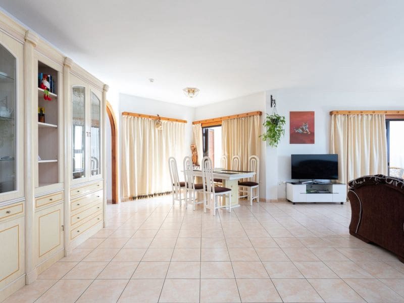 3 bedroom Apartment for sale in Costa del Silencio with pool - € 450,000 (Ref: 9337124)