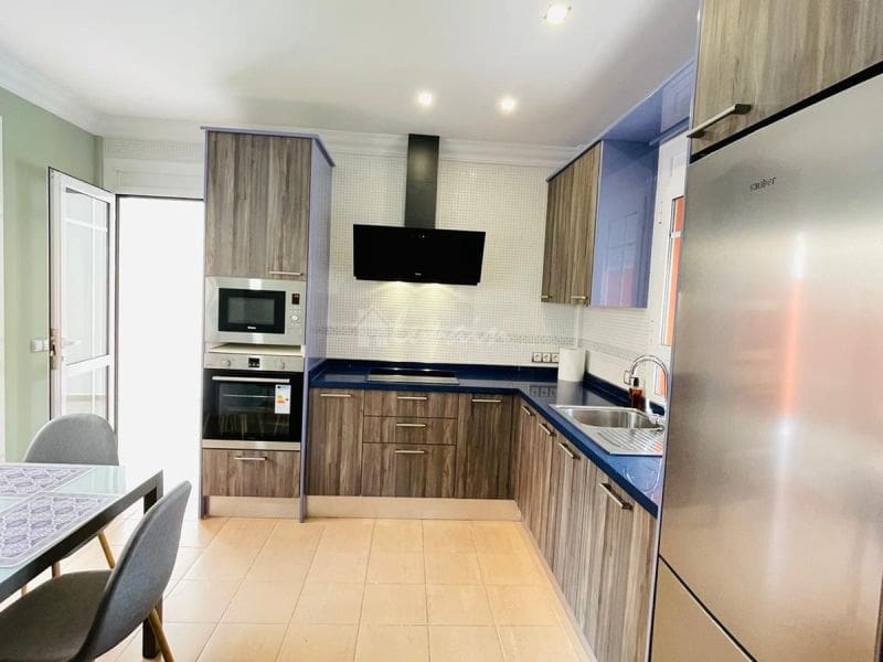 Chalet de 4 habitaciones en Los Cristianos en venta con piscina - 795.000 € (Ref: 9337126)