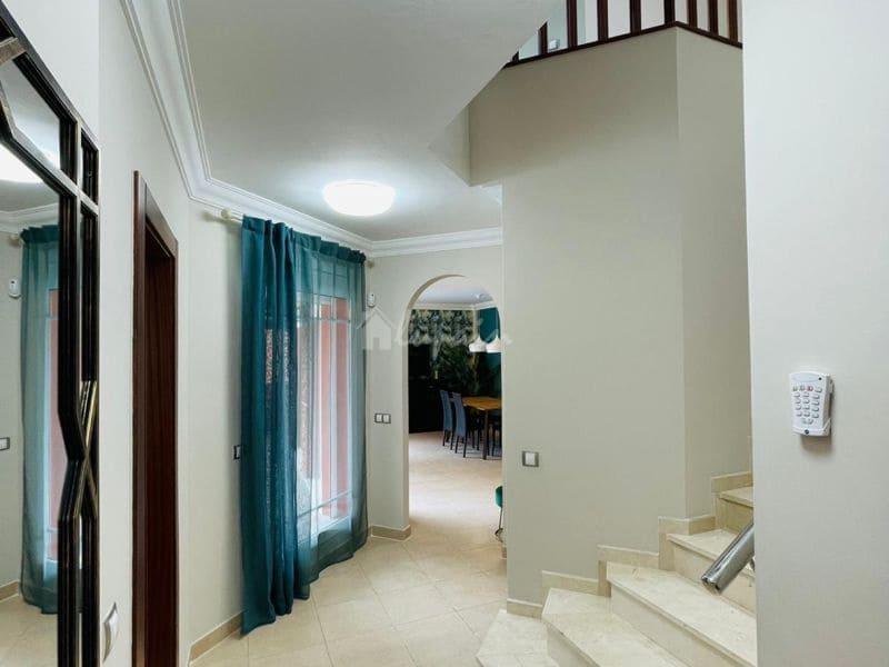 Chalet de 4 habitaciones en Los Cristianos en venta con piscina - 795.000 € (Ref: 9337126)