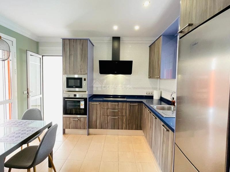 Chalet de 4 habitaciones en Los Cristianos en venta con piscina - 795.000 € (Ref: 9337126)