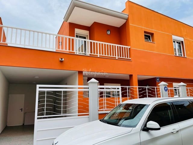 Chalet de 4 habitaciones en Los Cristianos, Arona en venta con piscina - 795.000 € (Ref: 9337126)