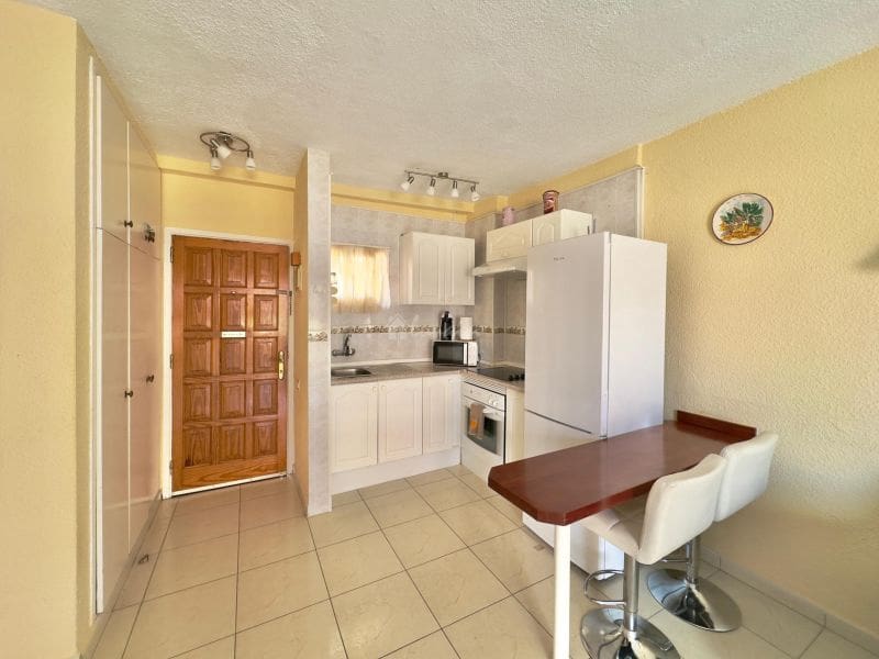 1 chambre Appartement à vendre à Los Cristianos avec piscine - 275 000 € (Ref: 9337127)