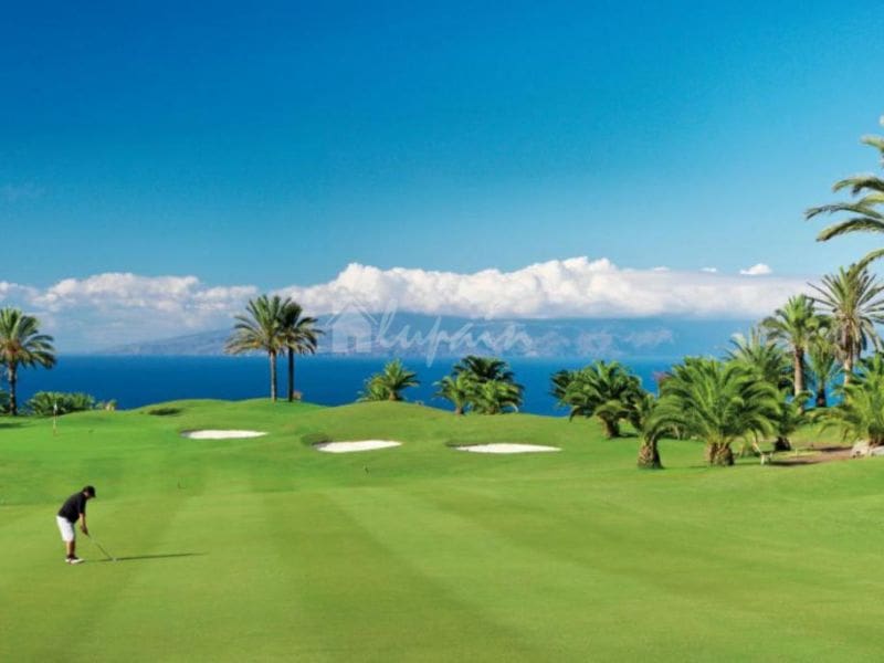 4 slaapkamer Villa te koop in Costa Adeje met zwembad - € 1.500.000 (Ref: 9337138)