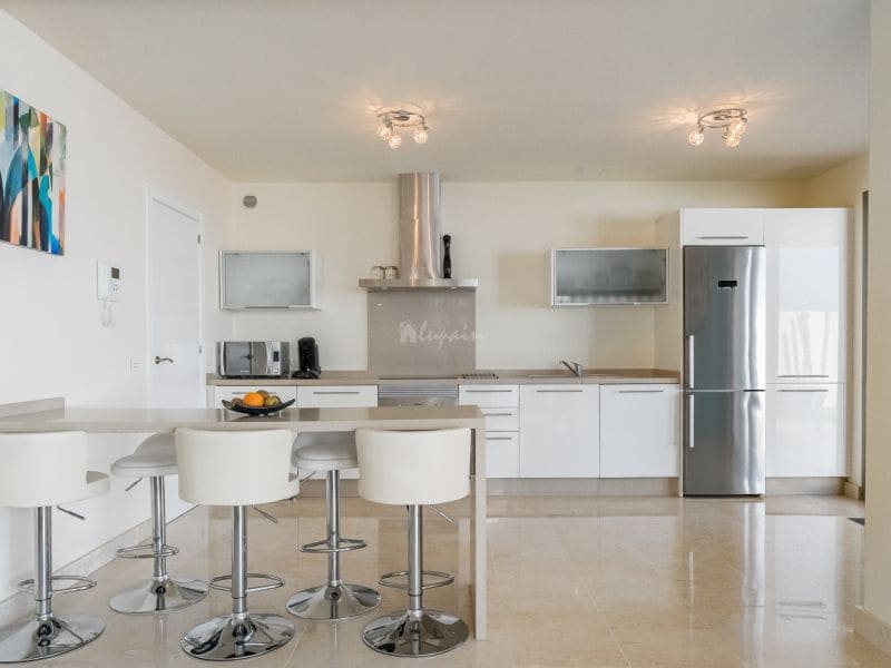 2 sovrum Lägenhet till salu i La Caleta Adeje med pool - 895 000 € (Ref: 9337143)