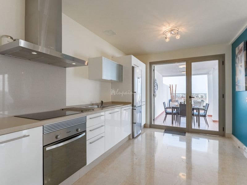 2 sovrum Lägenhet till salu i La Caleta Adeje med pool - 895 000 € (Ref: 9337143)