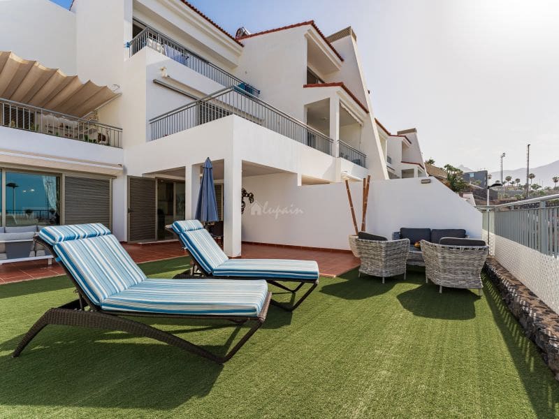 2 sovrum Lägenhet till salu i La Caleta Adeje med pool - 895 000 € (Ref: 9337143)