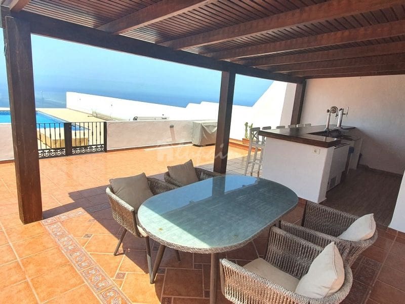 3 bedroom Villa for sale in Los Gigantes with pool - € 1,230,000 (Ref: 9337145)