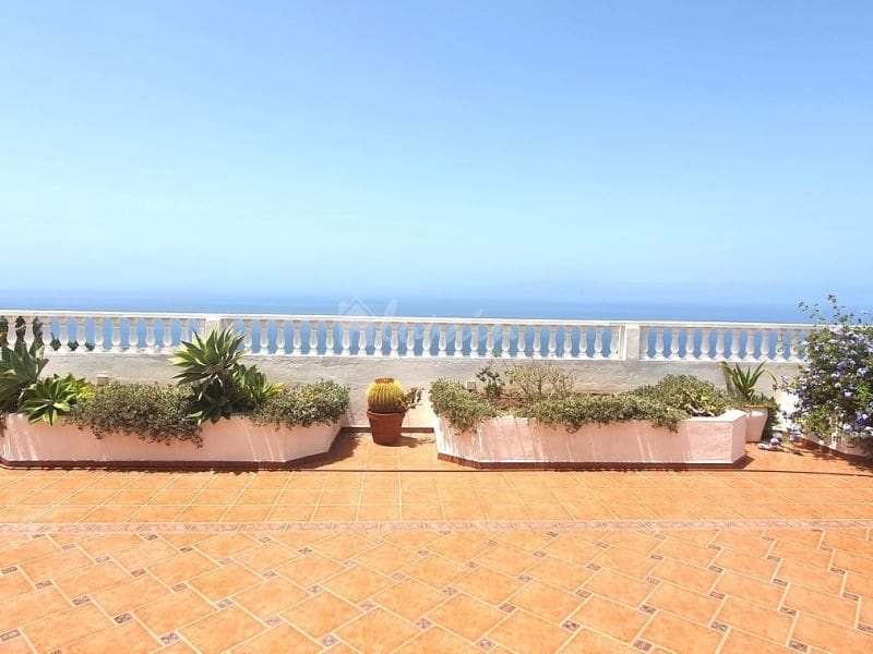 3 bedroom Villa for sale in Los Gigantes with pool - € 1,230,000 (Ref: 9337145)