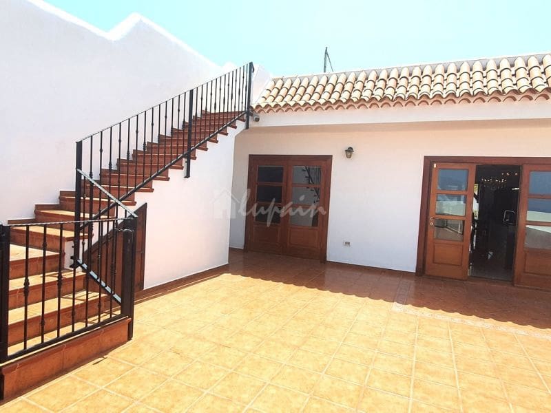 3 bedroom Villa for sale in Los Gigantes with pool - € 1,230,000 (Ref: 9337145)