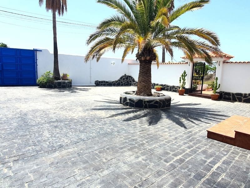 3 bedroom Villa for sale in Los Gigantes with pool - € 1,230,000 (Ref: 9337145)