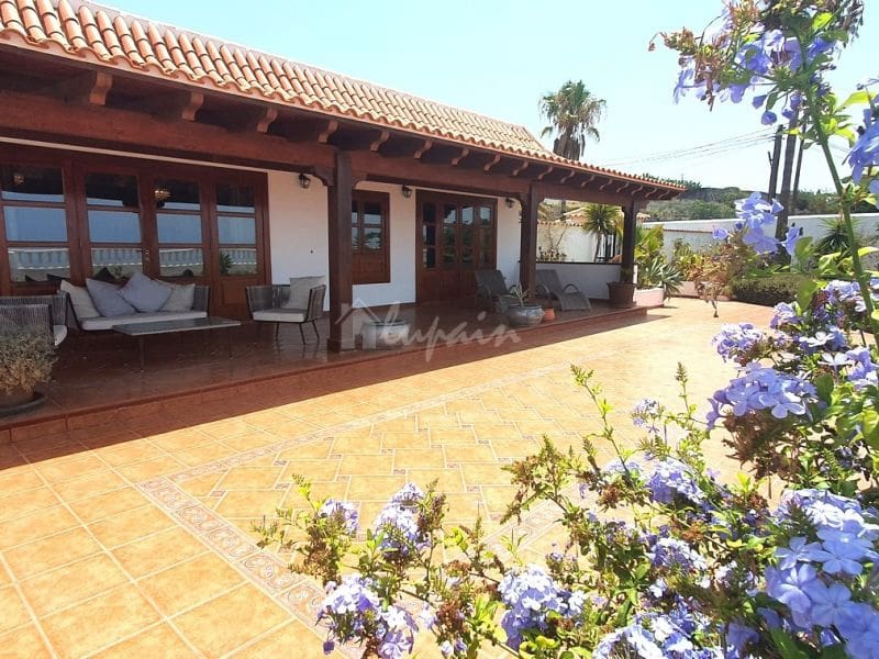 3 bedroom Villa for sale in Los Gigantes with pool - € 1,230,000 (Ref: 9337145)