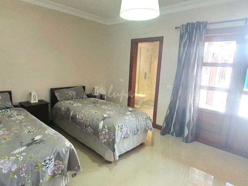 3 bedroom Villa for sale in Los Gigantes with pool - € 1,230,000 (Ref: 9337145)