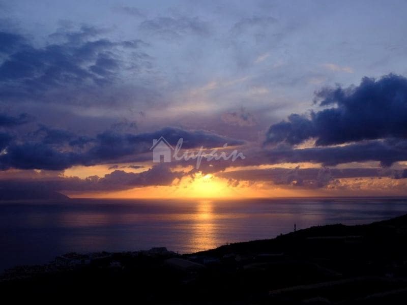 3 bedroom Villa for sale in Los Gigantes with pool - € 1,230,000 (Ref: 9337145)