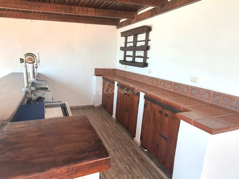 3 bedroom Villa for sale in Los Gigantes with pool - € 1,230,000 (Ref: 9337145)